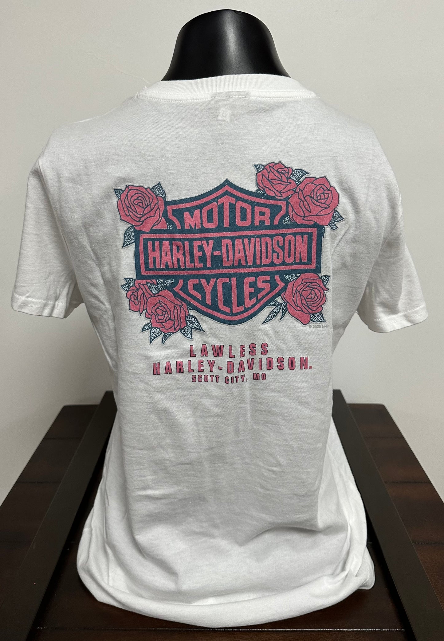 Winged Badge V-neck Tshirt