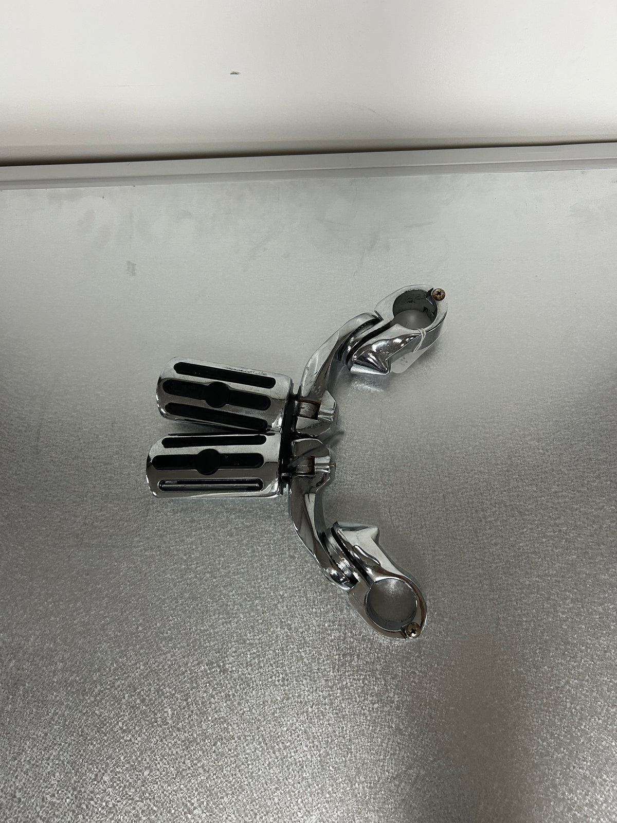 HIGHWAY PEGS AND MOUNT IN CHROME