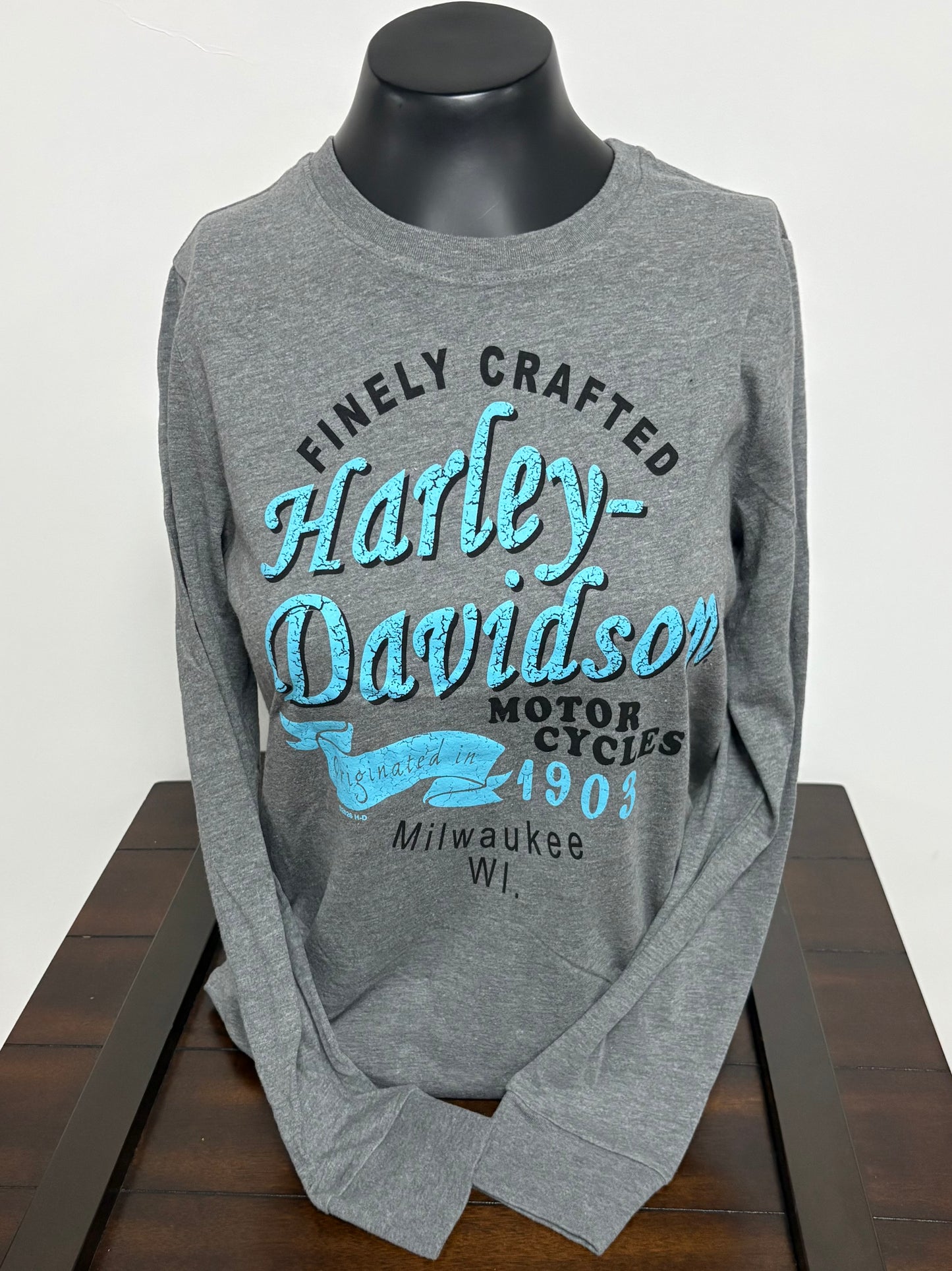 Finey Crafted Women's Long Sleeve Tee